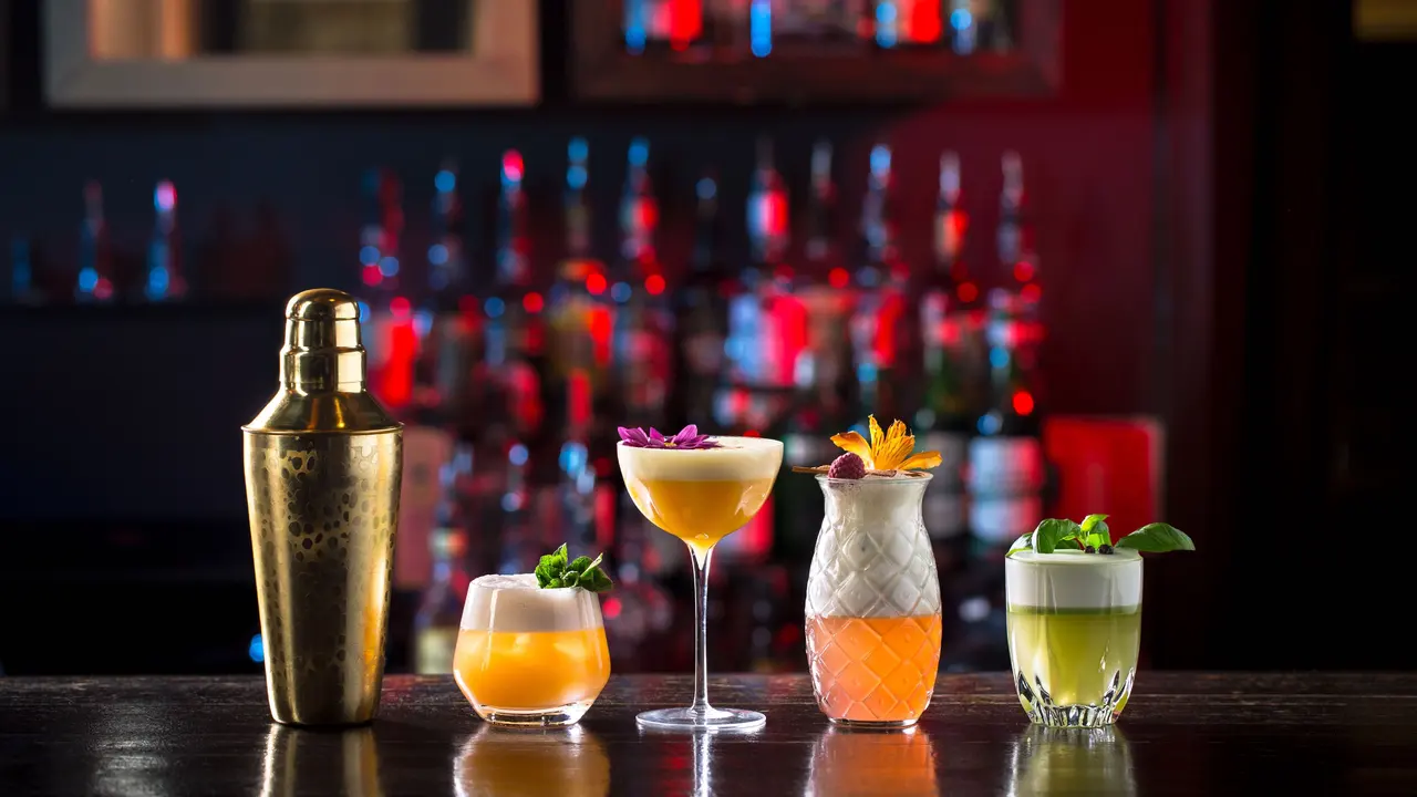 The Best Cocktail Bars in Dubai: Night Life for Mixology Masters