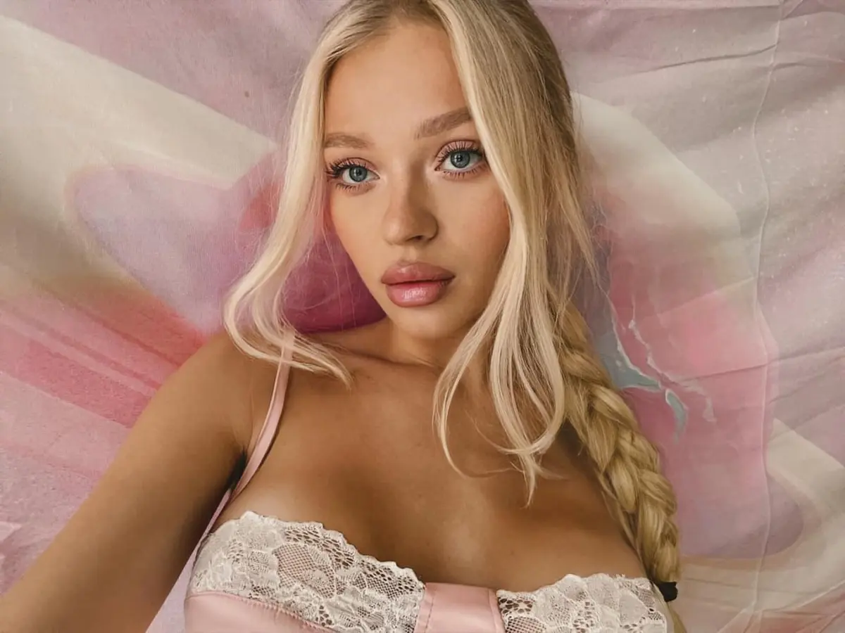 Blondi escort in Dubai
