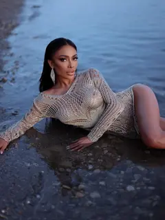 Luz escort in Dubai