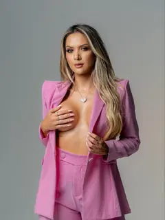 VICTORIA escort in Dubai